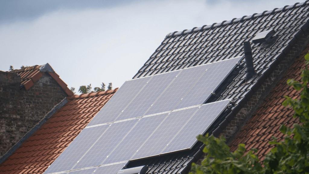 How to Maximize Solar Panel Lifespan in Kerala’s Monsoon Season